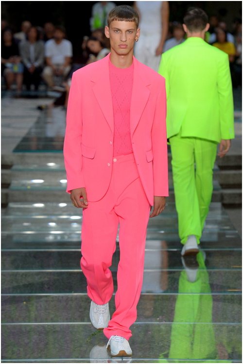 Herrmode 2019 vår - färgstarka kläder man - Versace