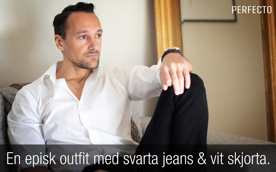 En episk outfit med svarta jeans och vit skjorta.